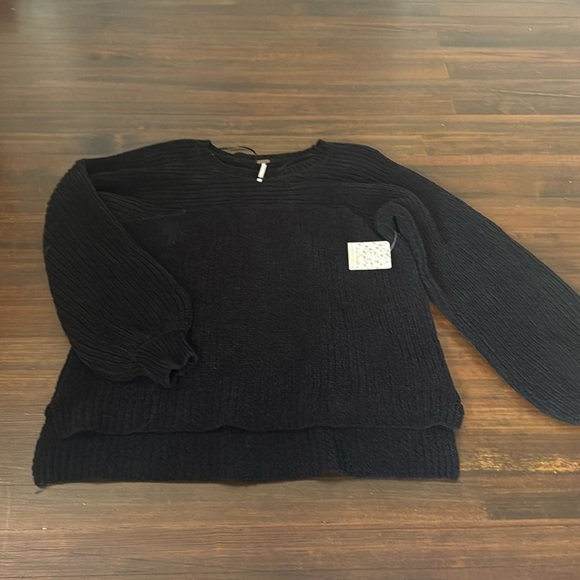Free People Women's Cable Crew Sweater New with Tags - Picture 1 of 10